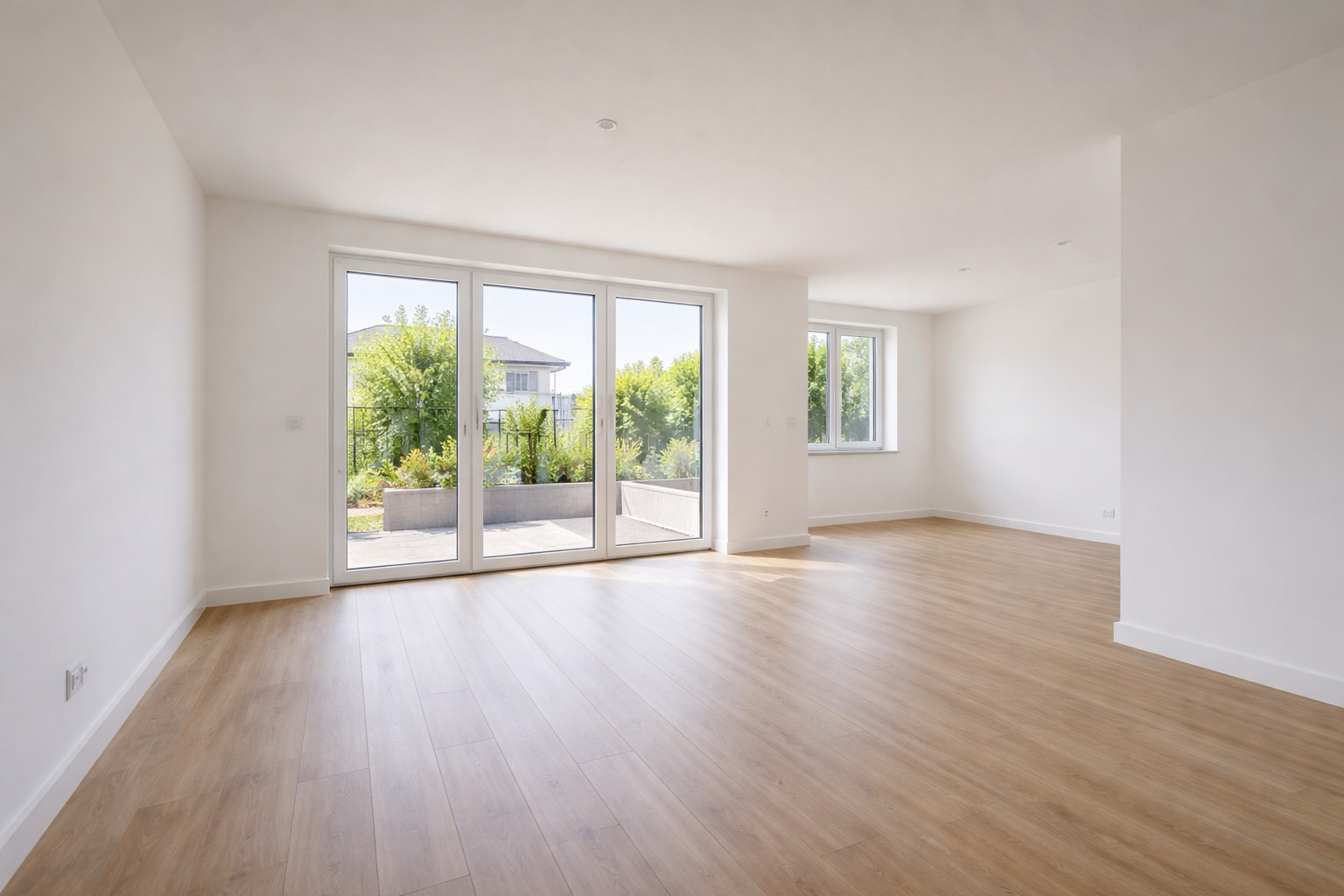 Renovierter Wohnraum mit Holzboden - COMFORT Renovierung